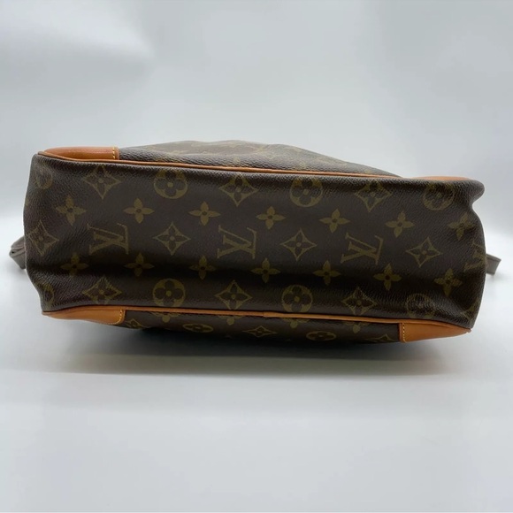 Authentic Louis Vuitton Monogram Danube GM Crossbody bag (largest size) - Picture 4 of 16